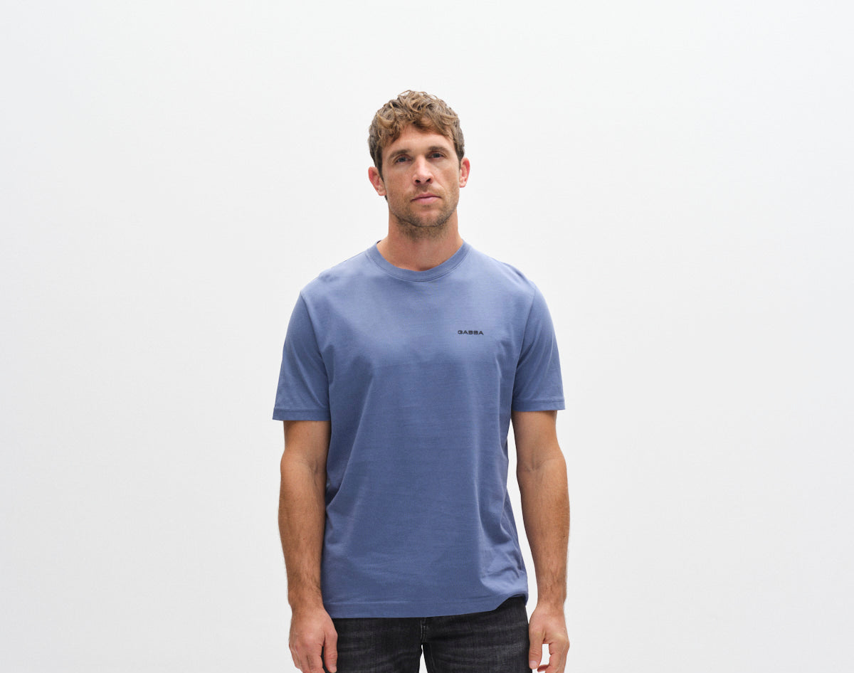Blauw GABdune-logo T-shirt met ronde hals en korte mouwen, vooraan.