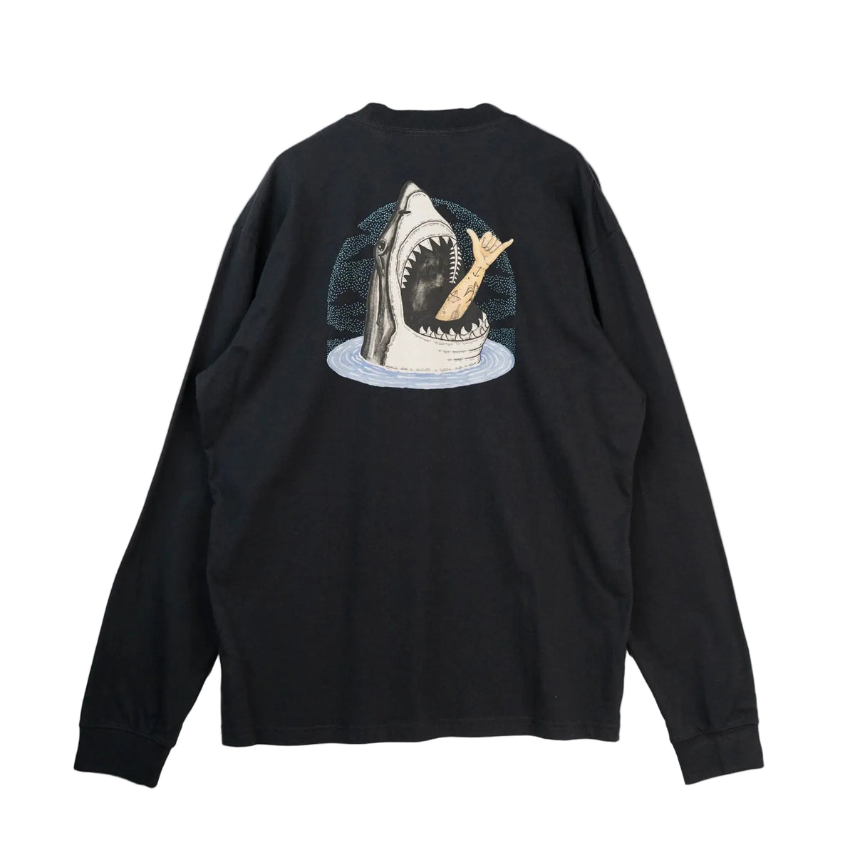 Zwart long sleeve shirt met grote haaienprint op de rug, lange mouwen.