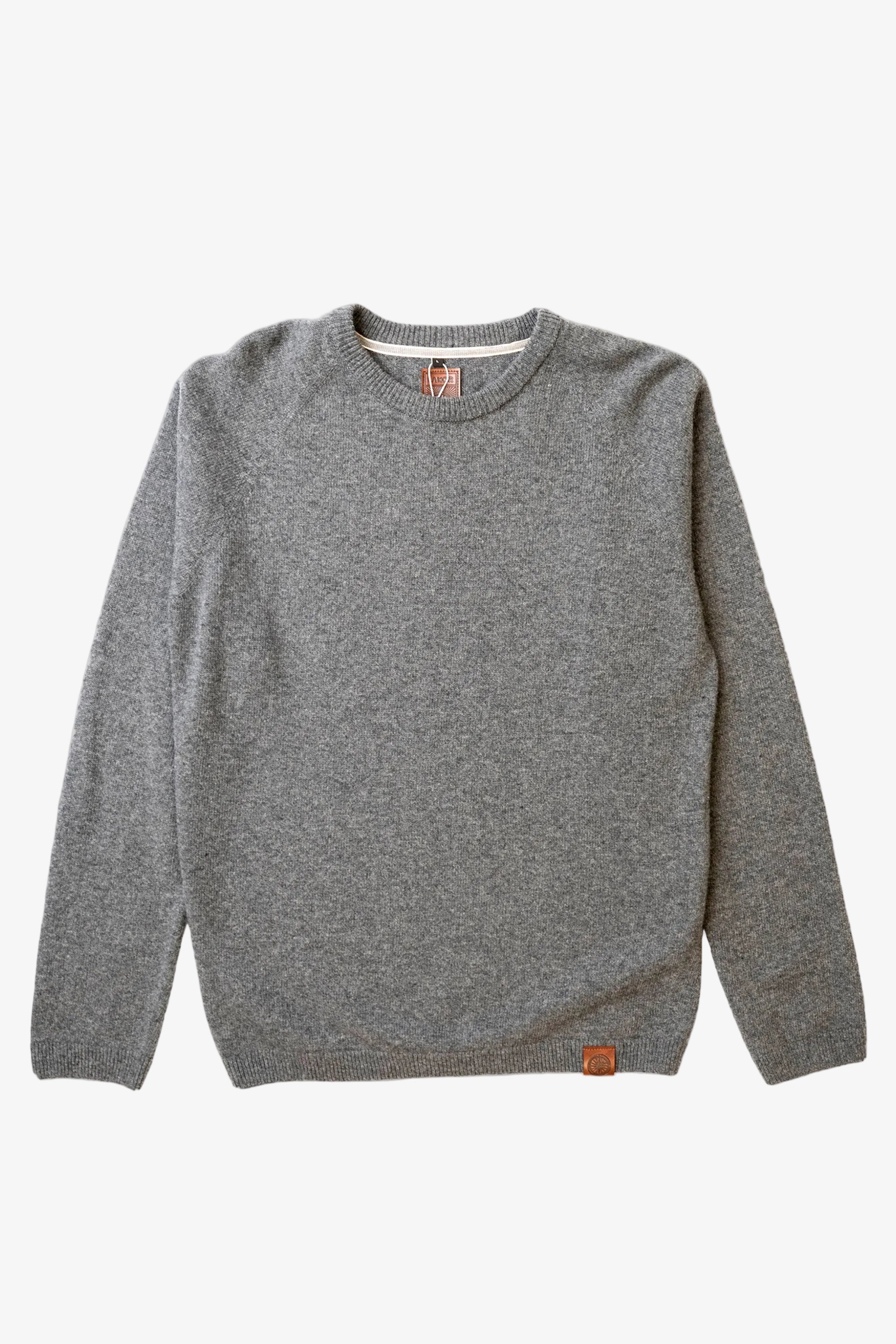 Grijze melange gebreide trui met ronde hals, lange mouwen en ribboorden, oranje label