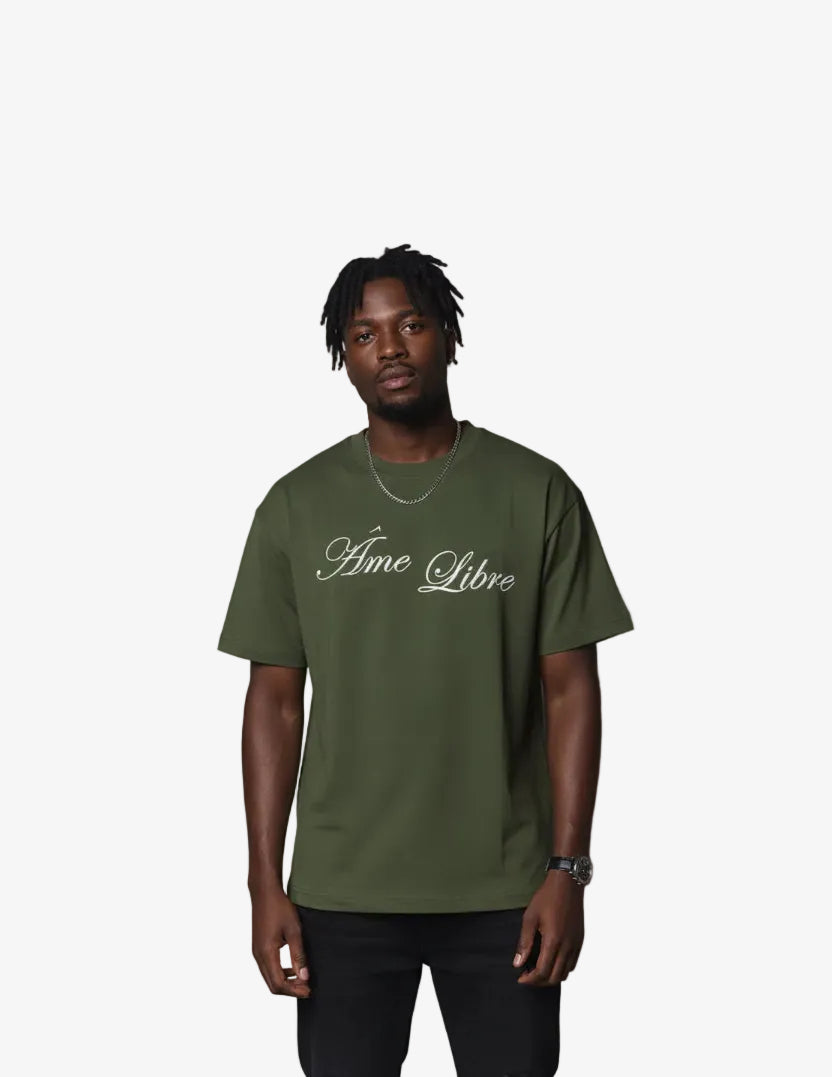 Olijfkleurig T-shirt met 'Âme Libre' borstprint en ronde hals