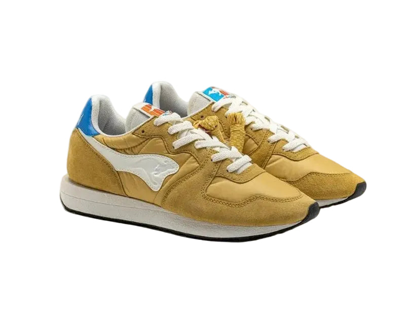 Aussie Athluxe II sneakers in mosterdgeel suède met crèmekleurige en blauwe details