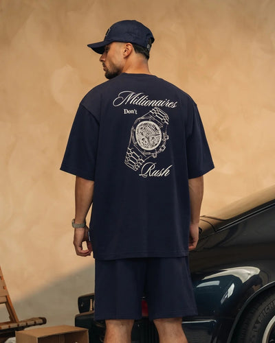 Oversized navy T-shirt met rugprint 'Millionaires Rush', gedragen